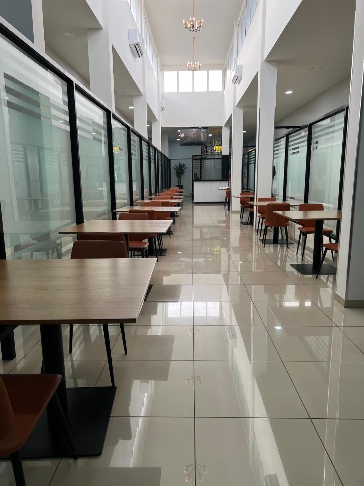 Ixoras Hotel Victoire Kinszasa Zewnętrze zdjęcie